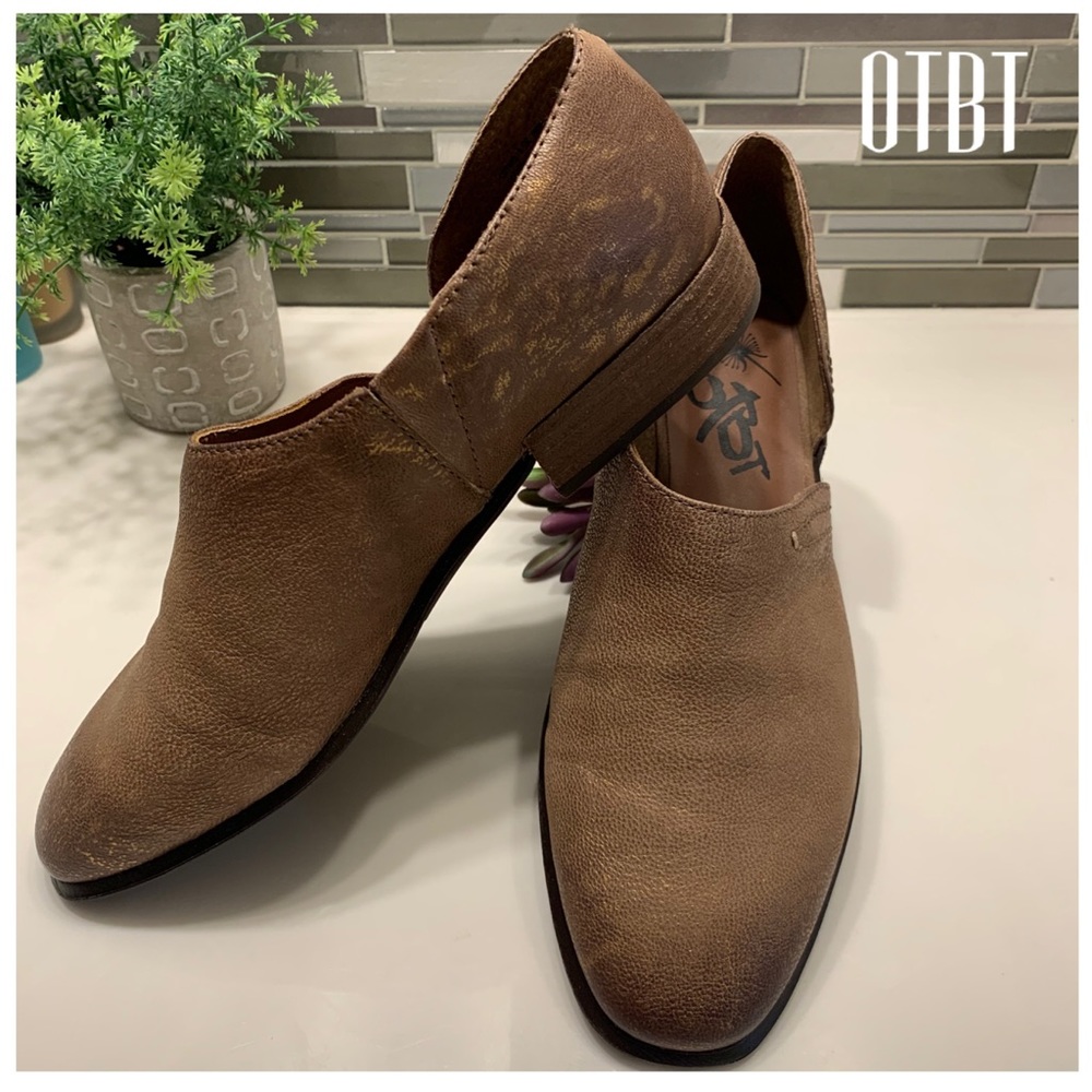 NWOB Coyote Leather Ankle Booties